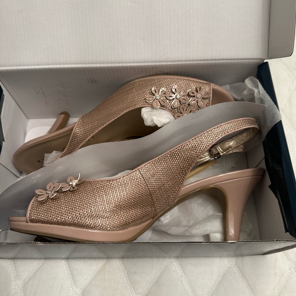 Karen Scott heels - very comfortable - worn one time.